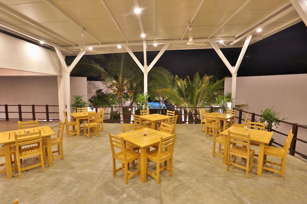 Arugambay Roccos Hotell Arugam Kudah Eksteriør bilde